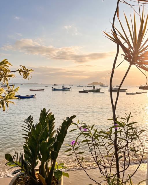 Sinta os aromas irresistíveis que permeiam a Orla Bardot, perto do Residence dos Búzios.